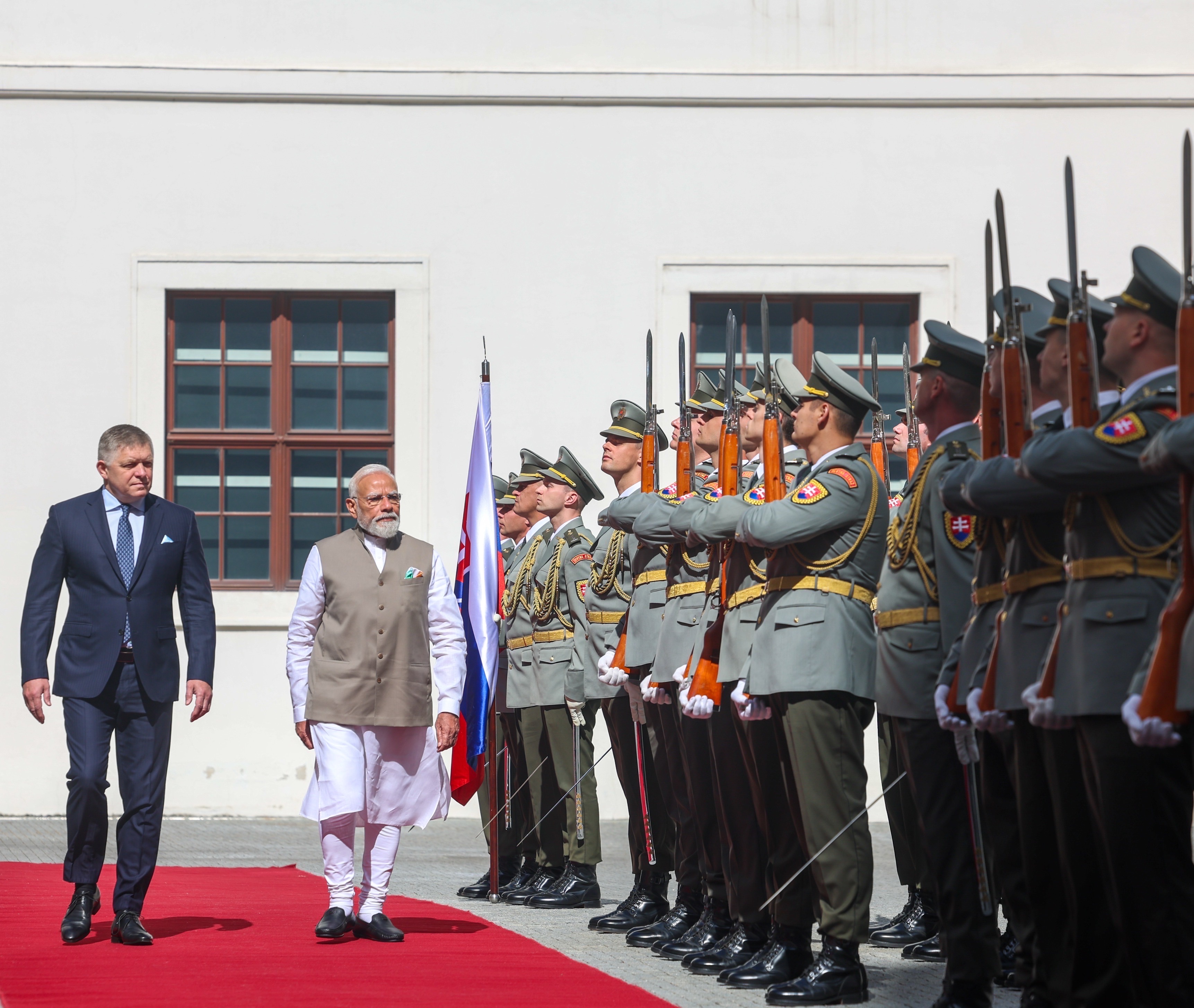 Hon’ble Prime Minister Shri Narendra Modi accorded ceremonial welcome upon arrival at Bratislava Castle